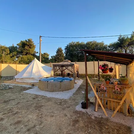 Luxury tent Victoria